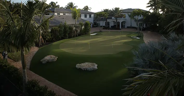 Backyard artificial putting green
